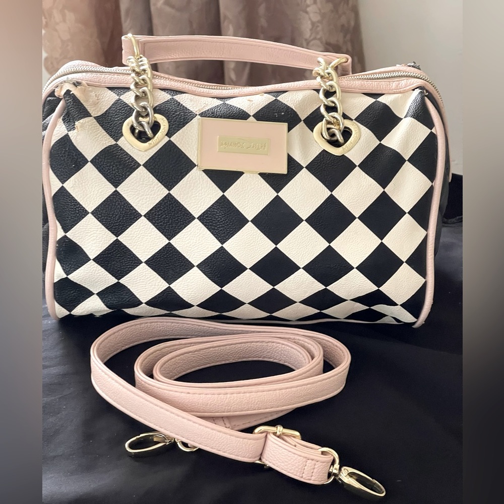 💕Betsey Johnson 💕Black,White and Pink crossbody with flaws sold as is.